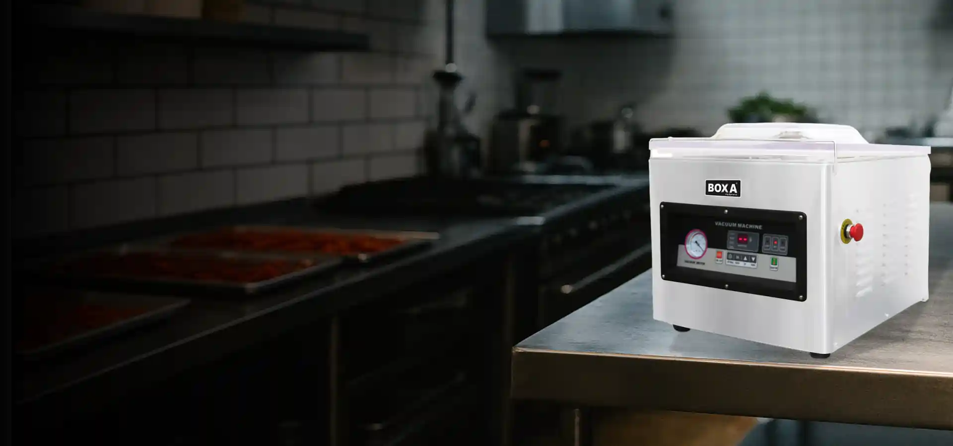 Selladora al vacío industrial BOXA sobre mesa de acero en cocina profesional